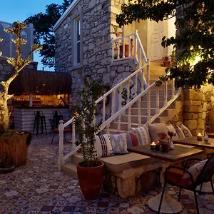 Otel Morisi Avlu